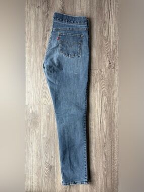 Levi’s Stretch Skinny Jeans Women’s Size 12 Medium Wash